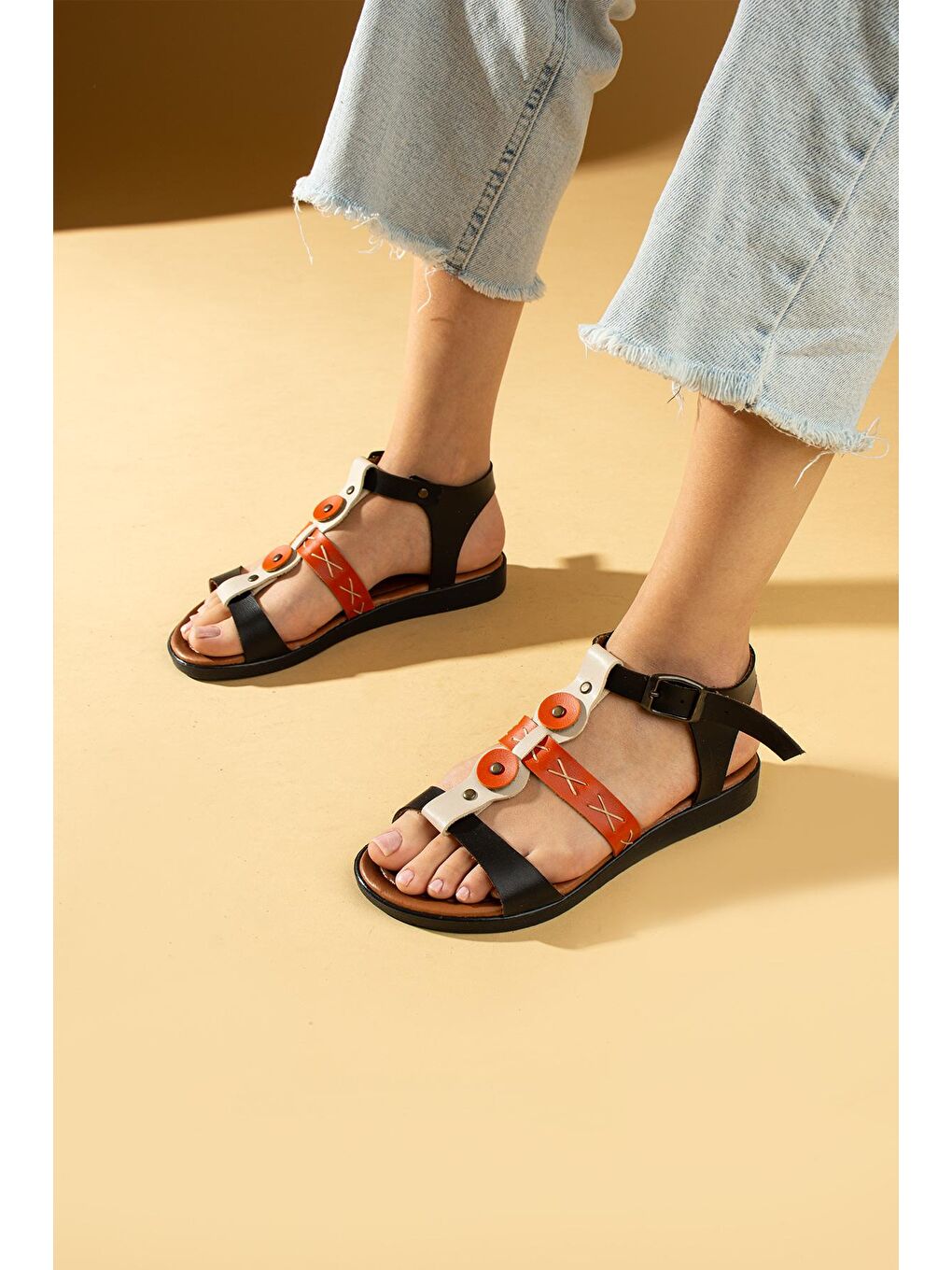 Siyah Rustik Desen Çift Bantlı Tokalı Kadın Sandalet 51-842-24STuruncu