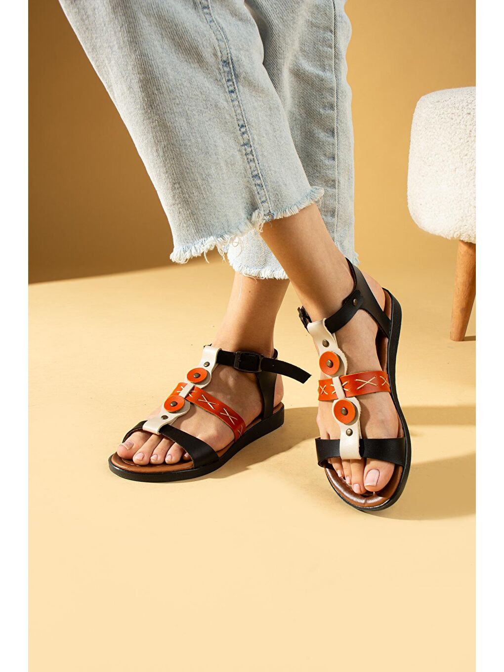 Siyah Rustik Desen Çift Bantlı Tokalı Kadın Sandalet 51-842-24STuruncu-1