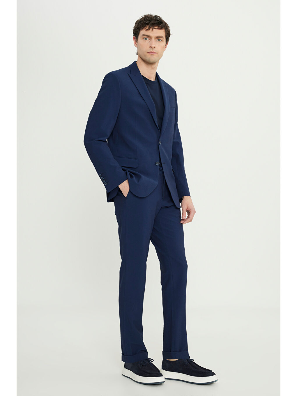 Erkek Lacivert Slim Fit Dar Kesim Kırlangıç Yaka Gofre Desenli Kapak Cepli Esnek Takım Elbise-1