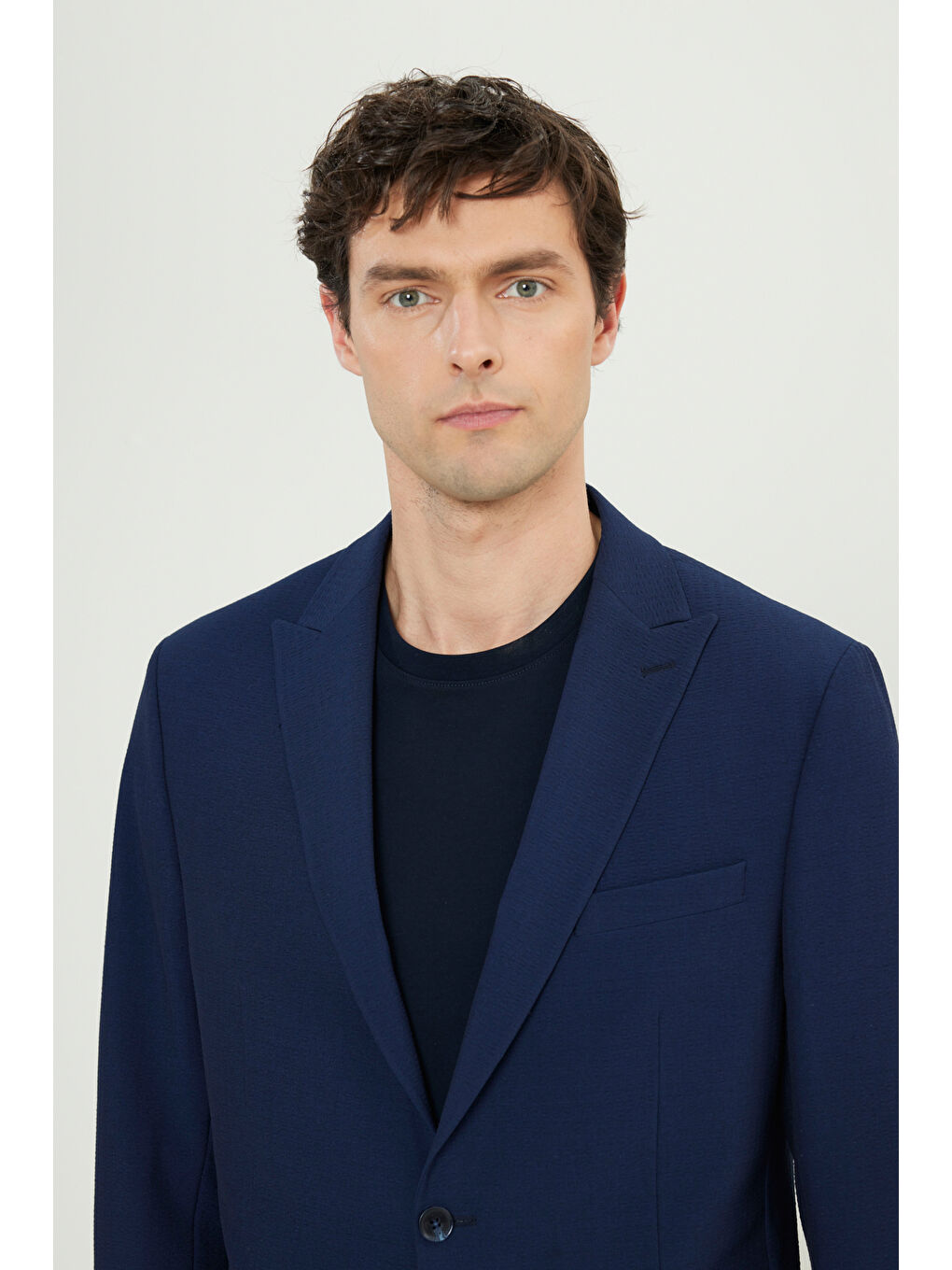 Erkek Lacivert Slim Fit Dar Kesim Kırlangıç Yaka Gofre Desenli Kapak Cepli Esnek Takım Elbise-2