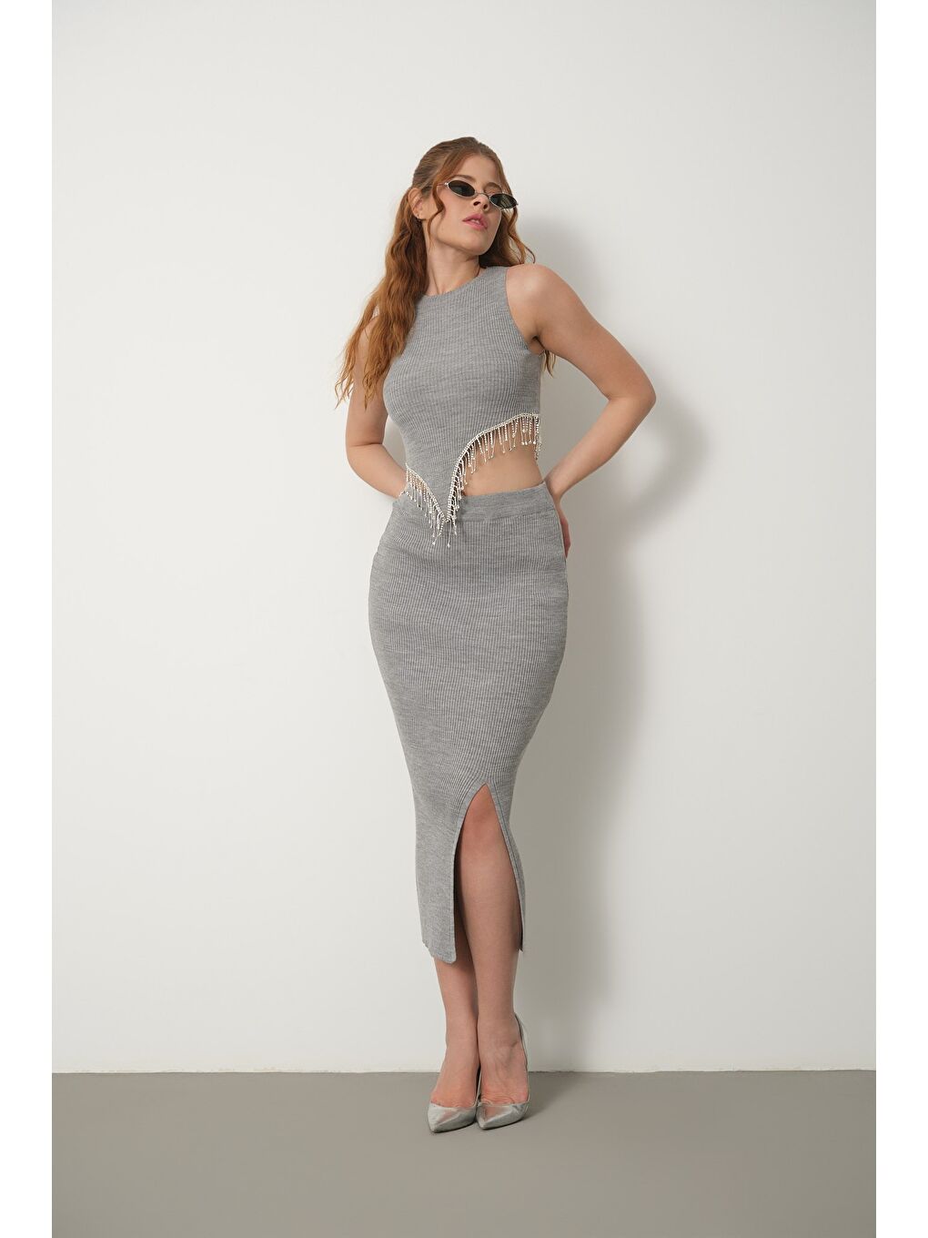 Gri Kadın Etek Ucu Aksesuarlı Triko Takım 0600
