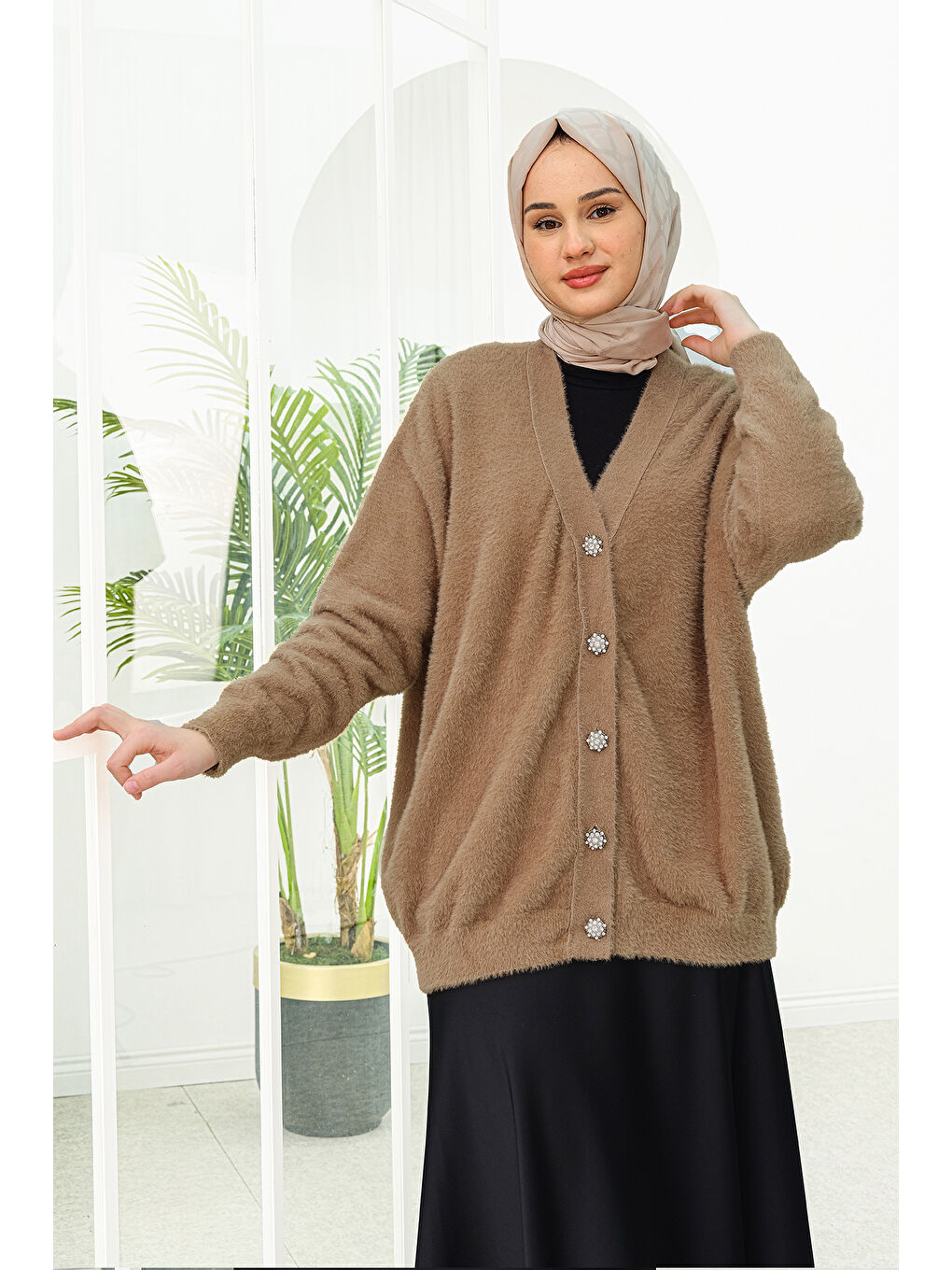 Bej Düğme Taş Detaylı  Hırka  Vizon