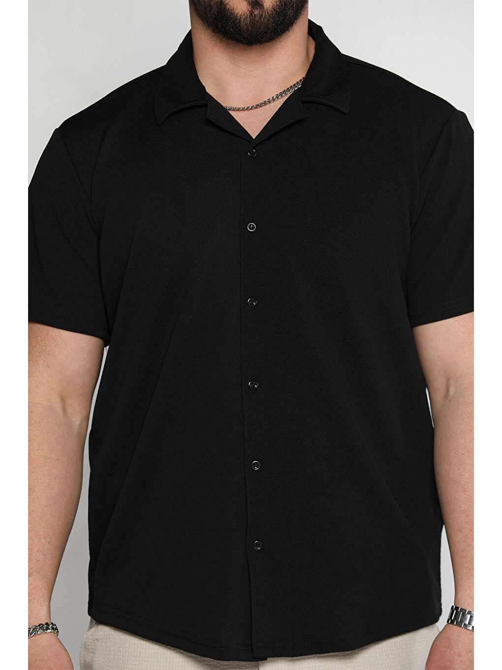 Siyah Apaş Yaka Erkek Kısa Kol Gömlek-3