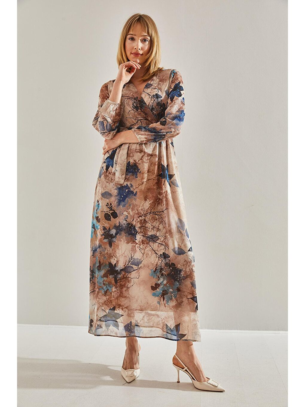 Kahverengi Kadın Astarlı Beli Lastikli V Yaka Kruvaze Kuşaklı Şifon Elbise-4