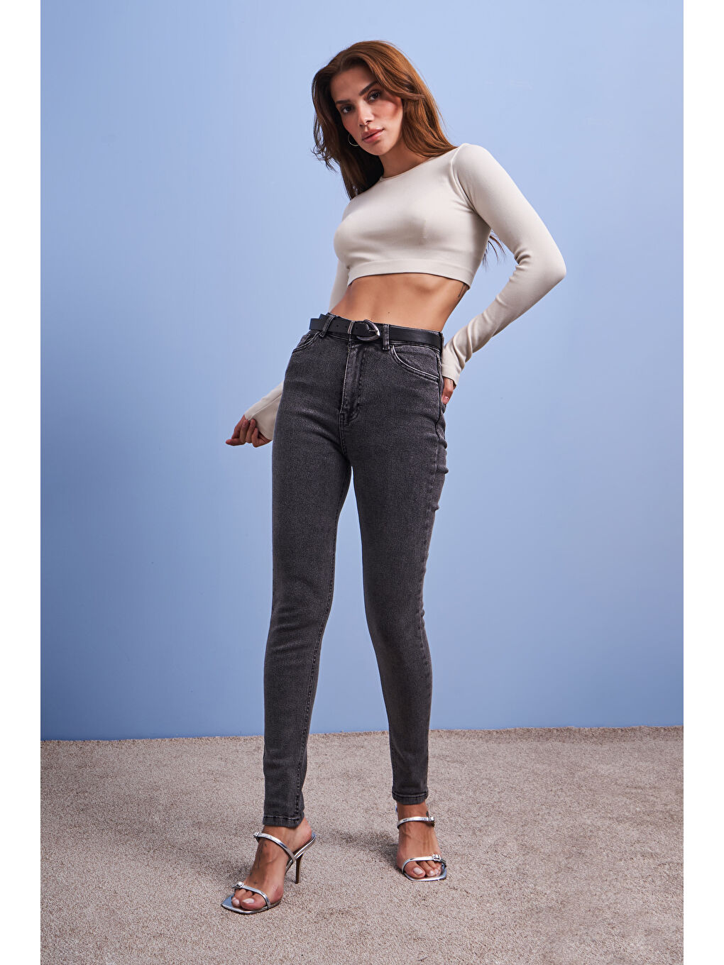 it's basic Gri Kadın Füme Renk Skinny Fit Elastanlı Kumaş Kemerli Denim