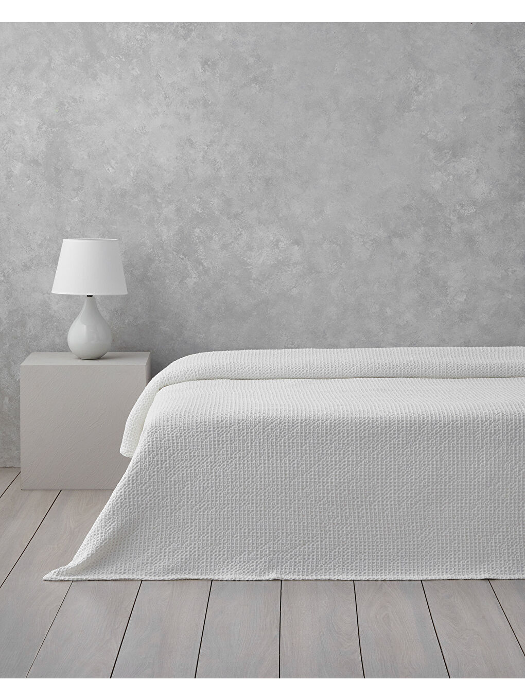 Endless Charm Jakarlı Çift Kişilik Pike 200x220 cm Beyaz