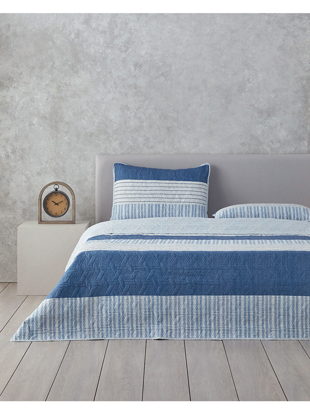English Home Sleek Stripes Çift Taraflı Tek Kişilik Yatak Örtüsü Takımı Mavi
