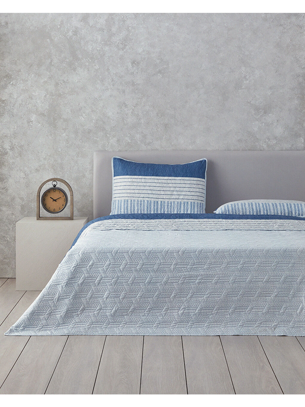 English Home Sleek Stripes Çift Taraflı Tek Kişilik Yatak Örtüsü Takımı Mavi - 1
