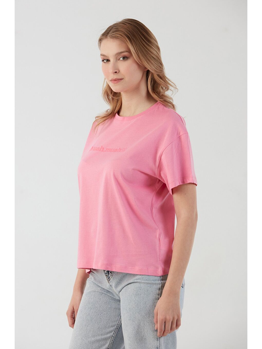 Pembe Yazı Baskılı Bisiklet Yaka Tişört