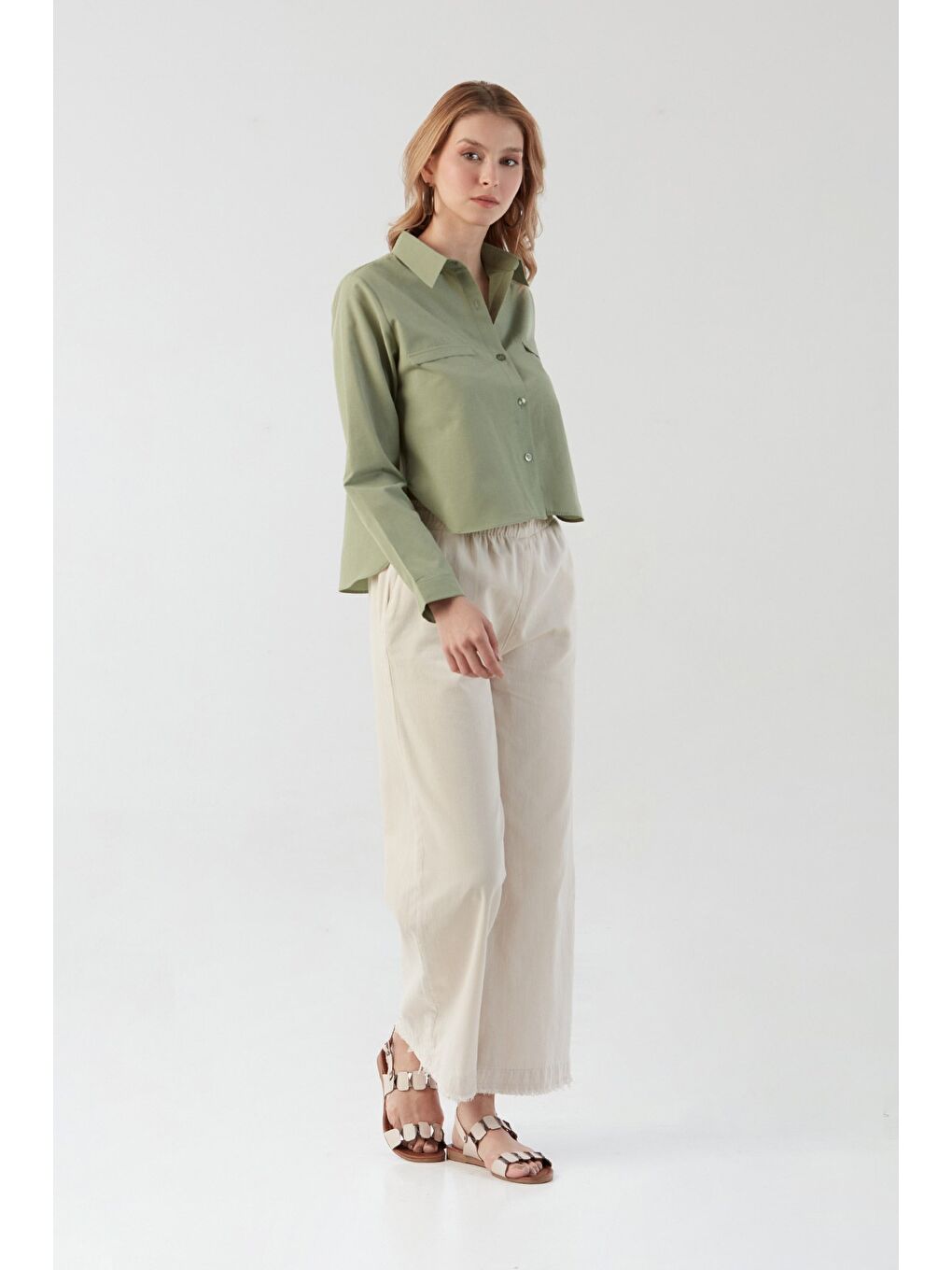 Haki Basic Cep Detaylı Arkası Uzun Gömlek-3
