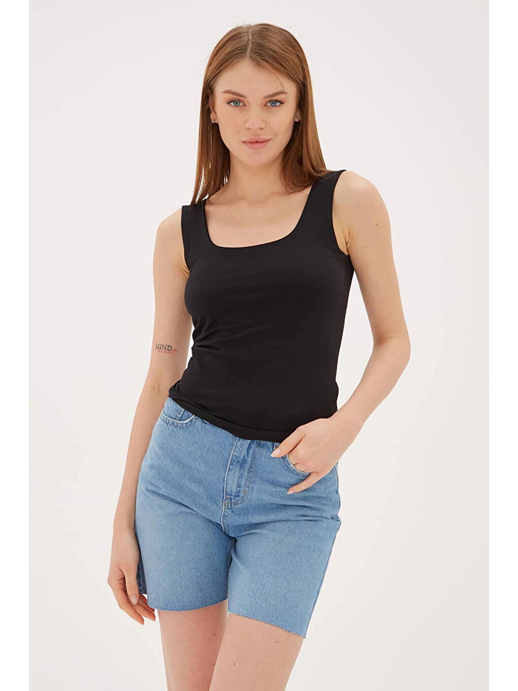 Siyah Streç Pamuklu Slim Fit Kare Yaka Kalın Askılı Atlet 25Y0266K1