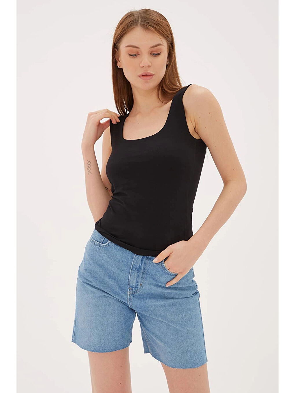 Siyah Streç Pamuklu Slim Fit Kare Yaka Kalın Askılı Atlet 25Y0266K1-1