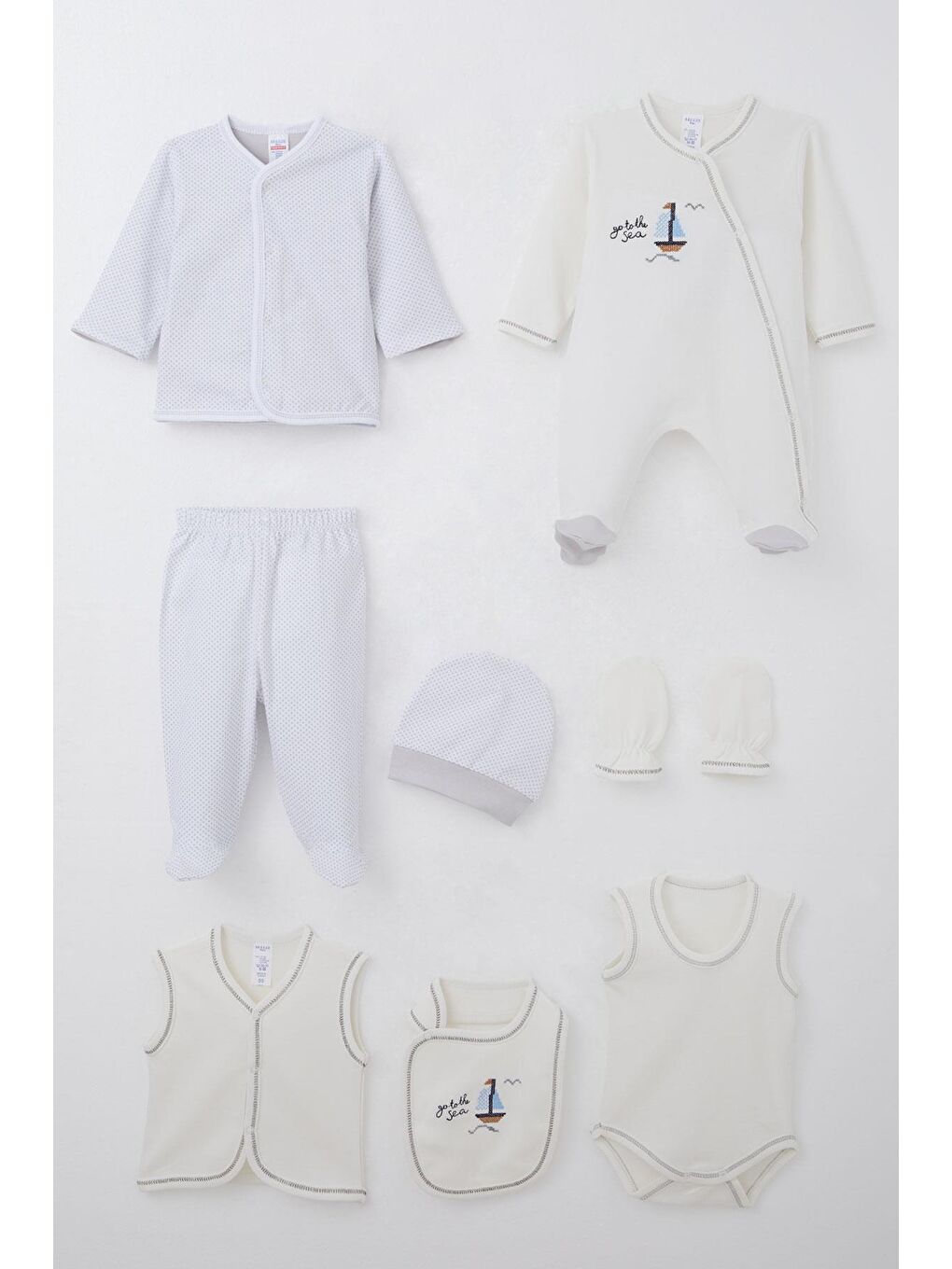 Erkek Bebek Hastane Çıkışı 8 Li Yelkenli Kanaviçe İşlemeli Ekru (0-3 Ay)