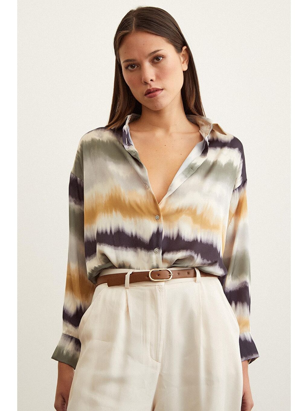 Haki Sulu Boya Desenli Gömlek