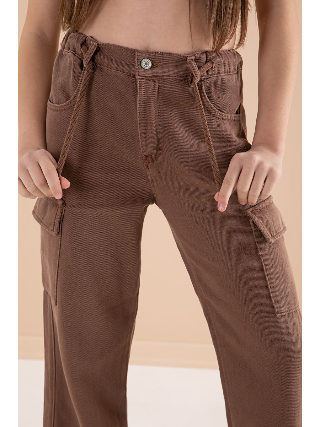 Kahverengi Geniş Paça Beli Bağcıklı Kız Çocuk Kargo Cepli Jean Pantolon 20135-2