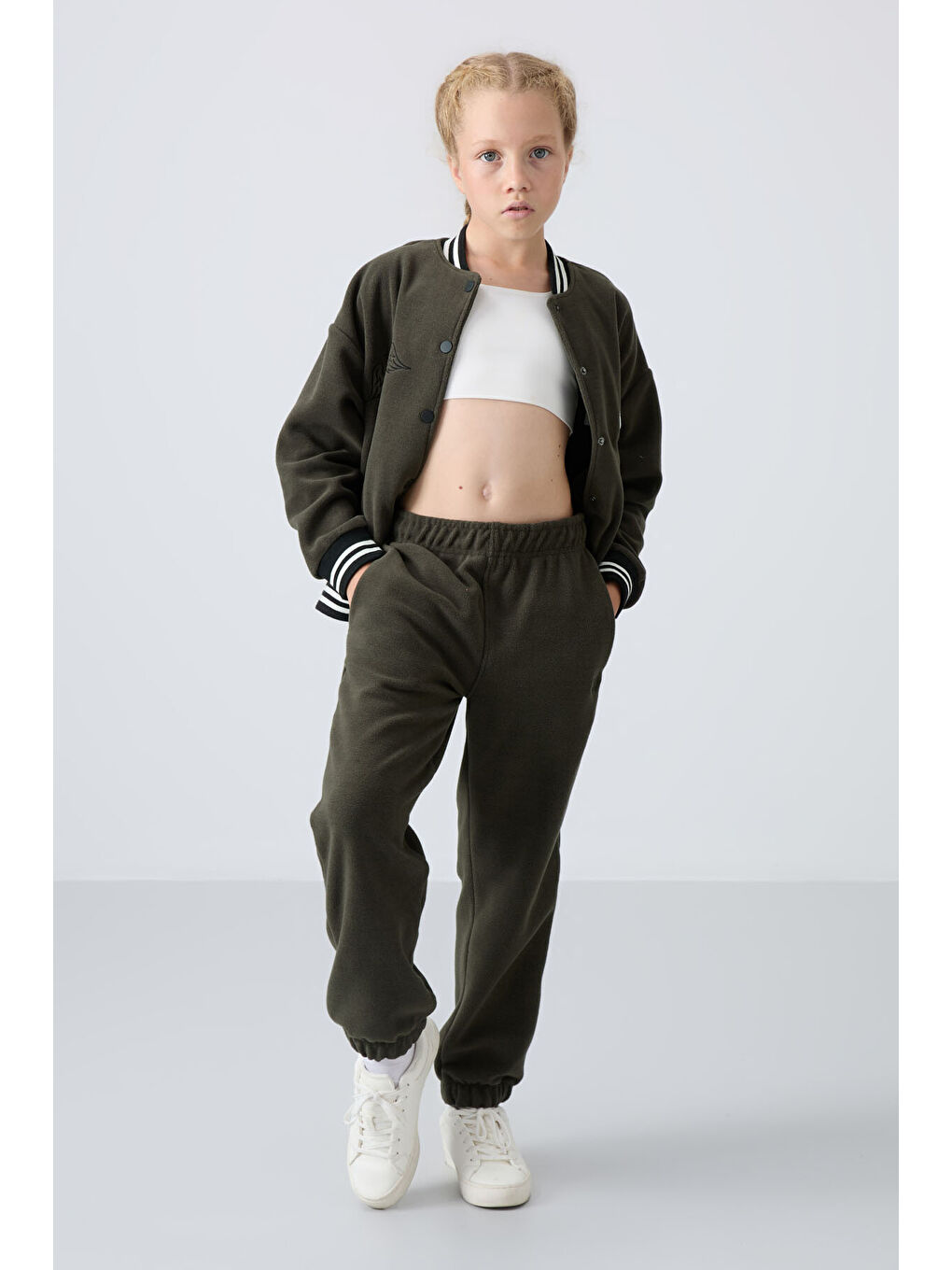 Haki Kalın Yumuşak Dokulu Standart Fit Nakışlı Polar Kız Çocuk Eşofman Alt - 75155-3