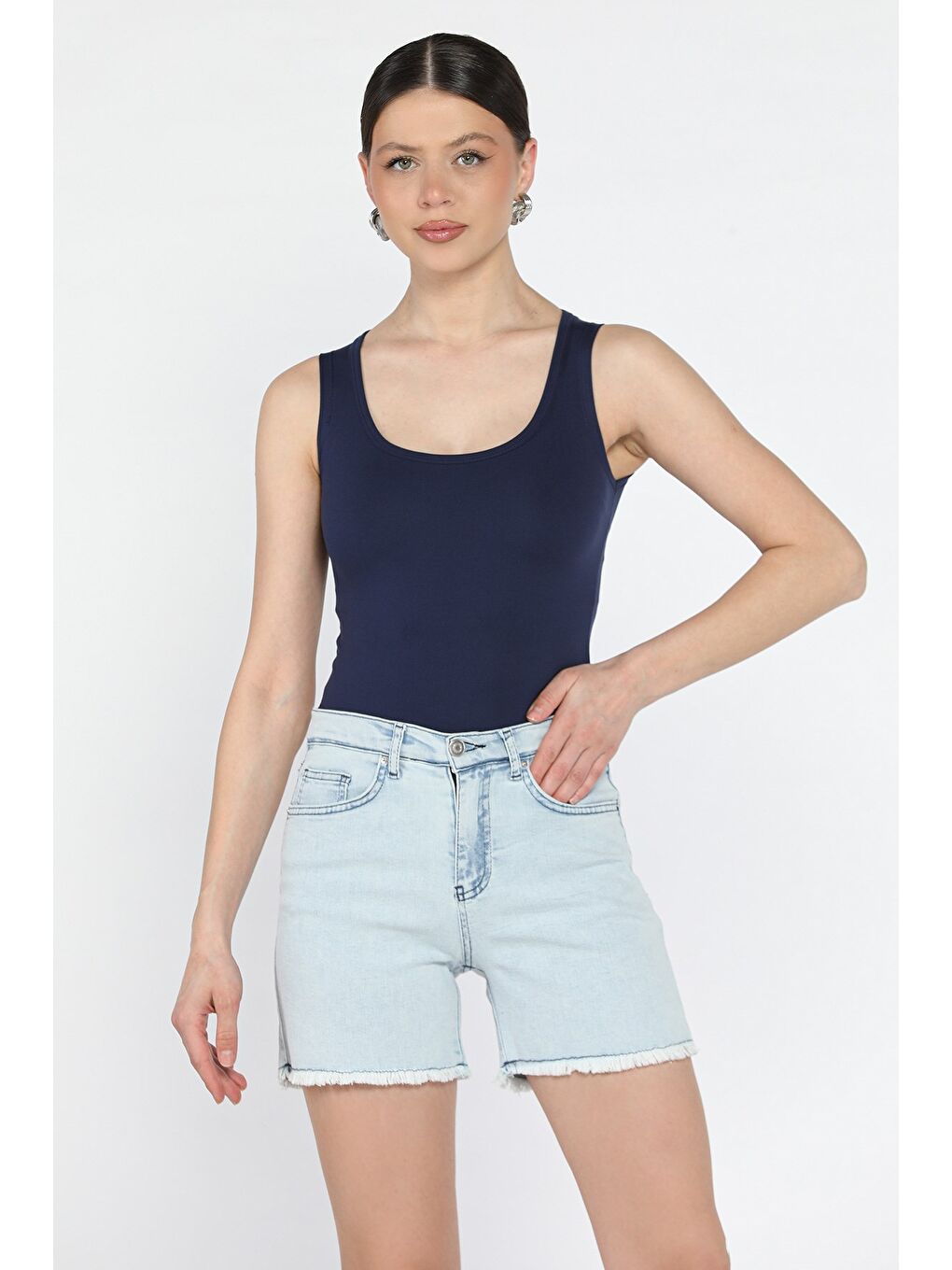 Mavi Kadın Paça Püsküllü Yüksek Bel Jean Şort