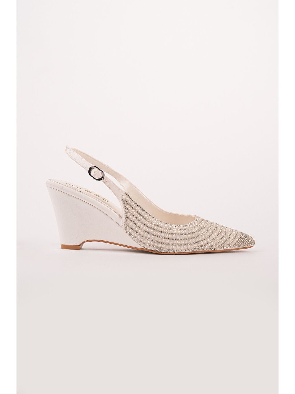 Beyaz TİERA Taş ve İnci İşlemeli Sivri Burun Arkası Açık Kadın Dolgu Topuklu Abiye Ayakkabı