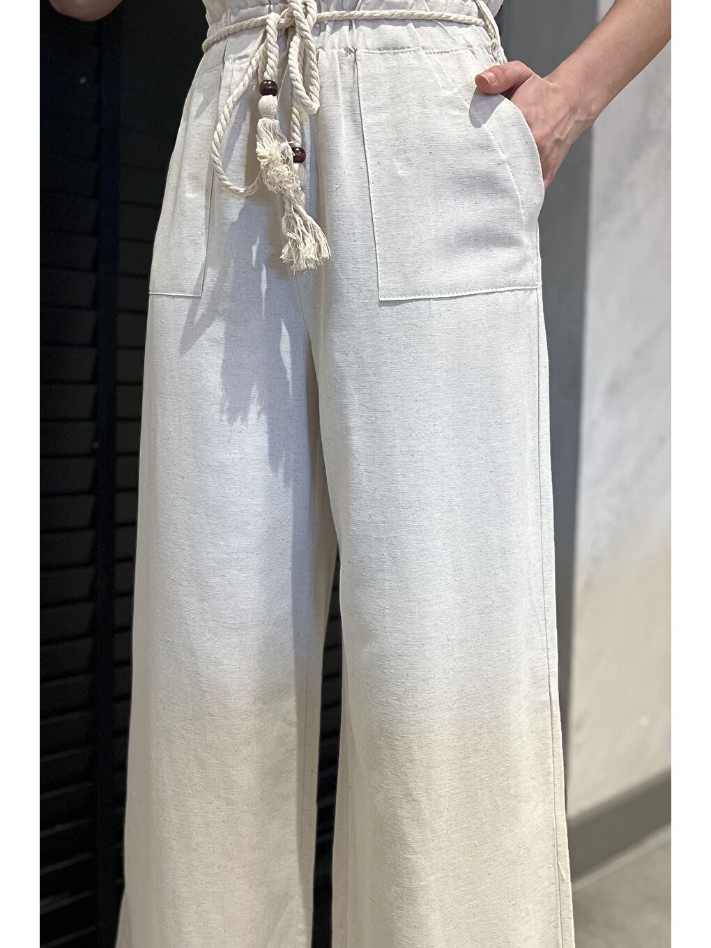 Bej Kadın Yüksek Bel Hasır Kemer Detaylı Palazzo Keten Pantolon-3