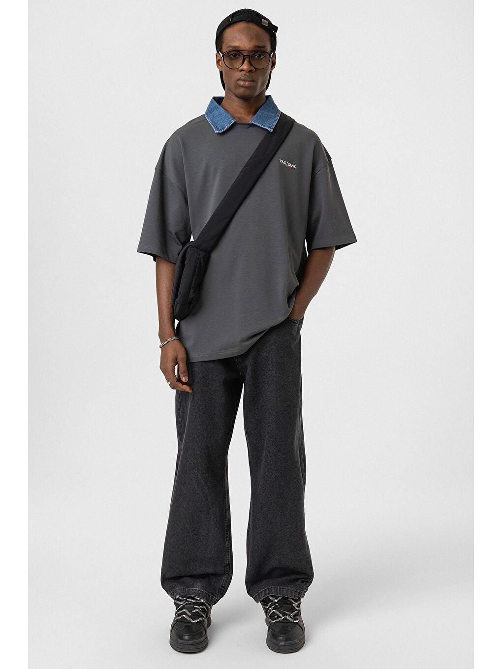 Gri Polo Yaka Yazı Detaylı Oversize Tişört Füme