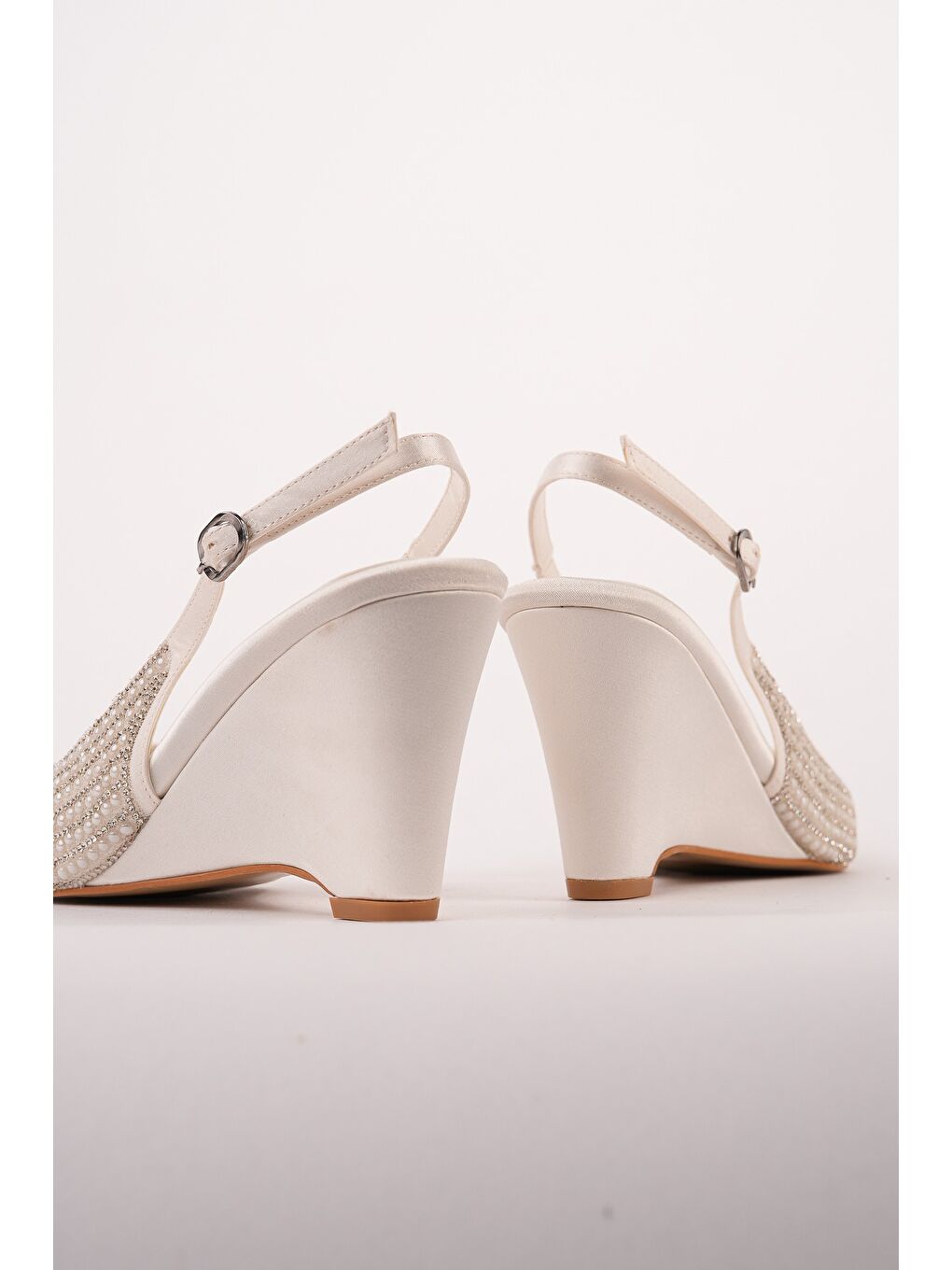 Beyaz TİERA Taş ve İnci İşlemeli Sivri Burun Arkası Açık Kadın Dolgu Topuklu Abiye Ayakkabı-3