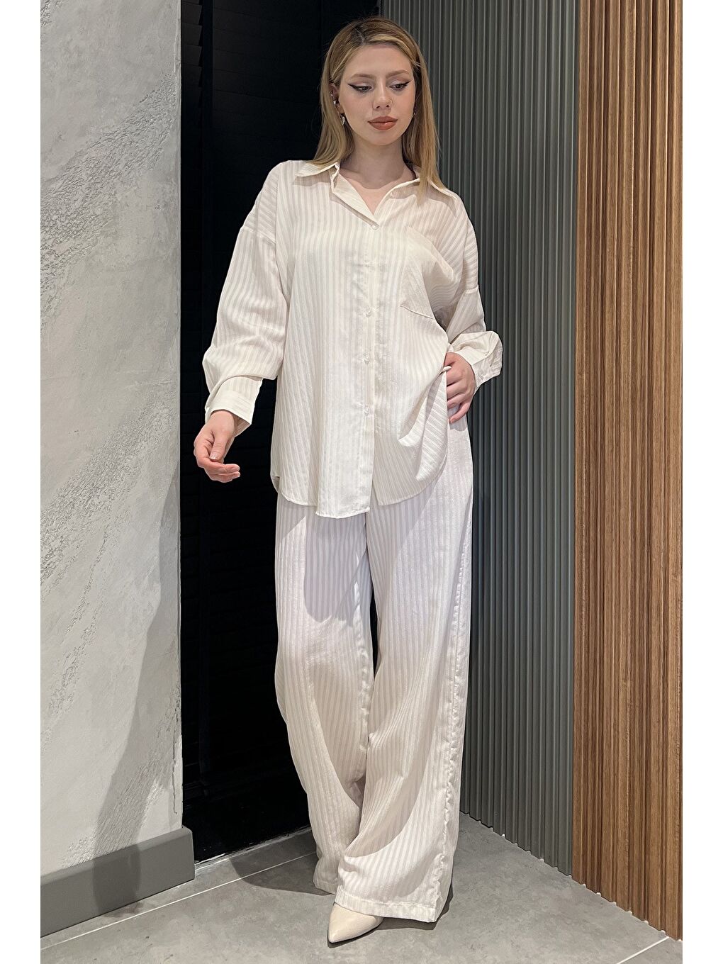 Bej Kadın Çizgi Desenli Gömlek Pantolon İkili Takım