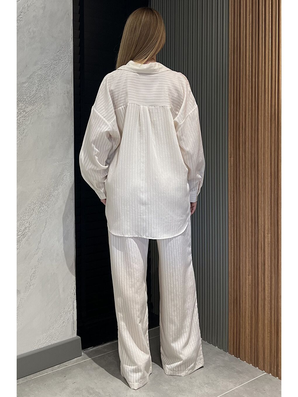 Bej Kadın Çizgi Desenli Gömlek Pantolon İkili Takım-2