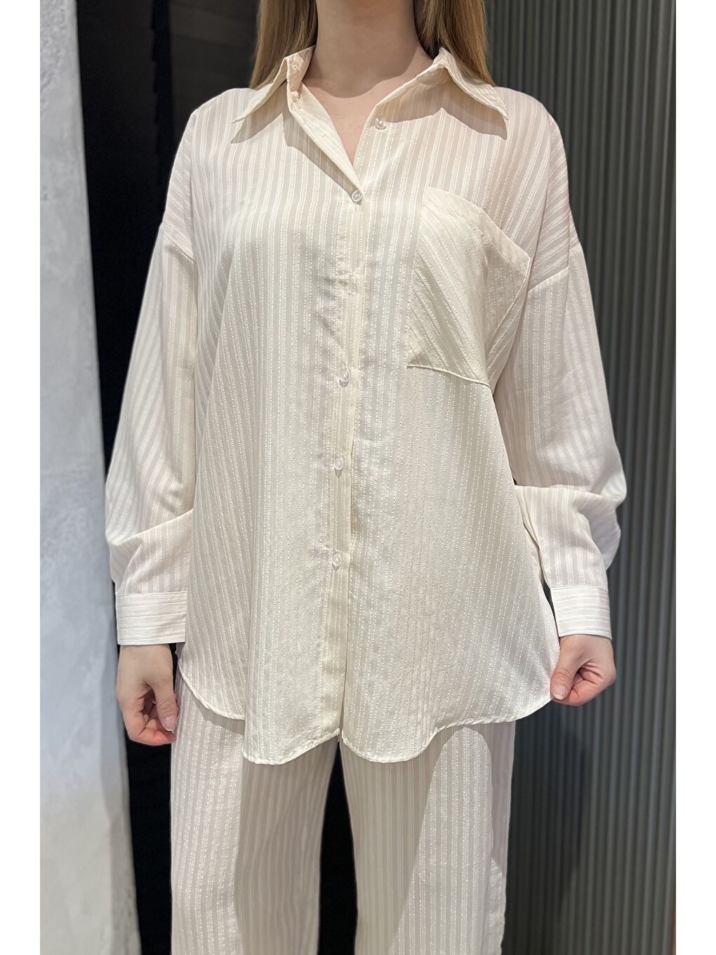 Bej Kadın Çizgi Desenli Gömlek Pantolon İkili Takım-3