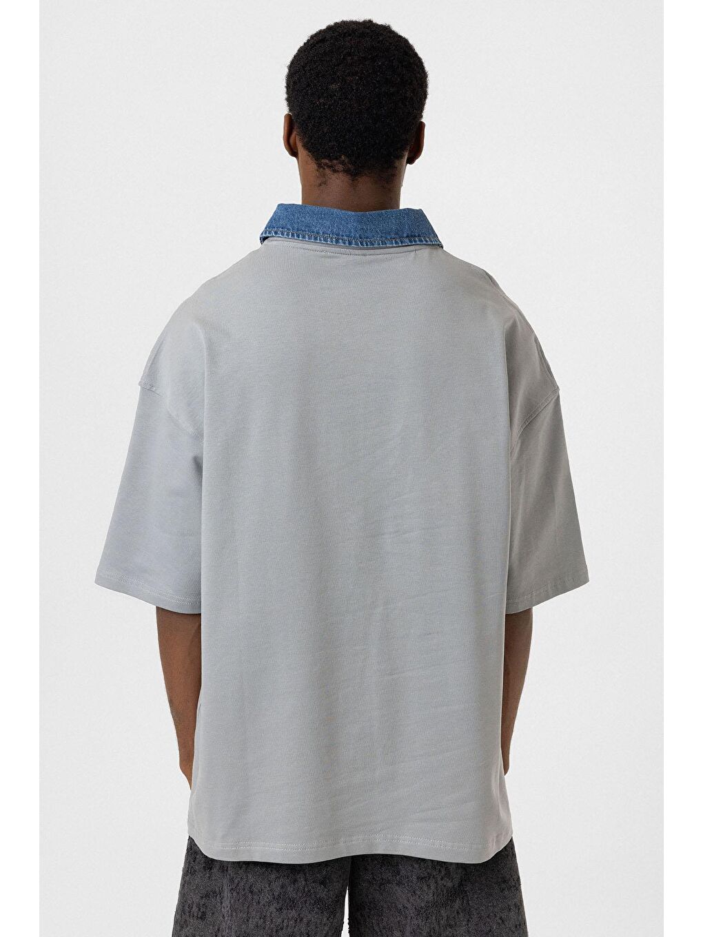 Polo Yaka Yazı Detaylı Oversize Tişört Gri-4