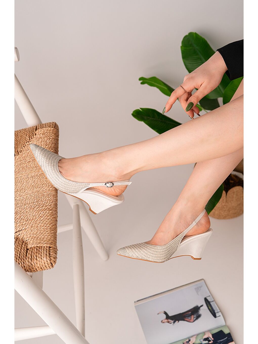 Beyaz TİERA Taş ve İnci İşlemeli Sivri Burun Arkası Açık Kadın Dolgu Topuklu Abiye Ayakkabı-7