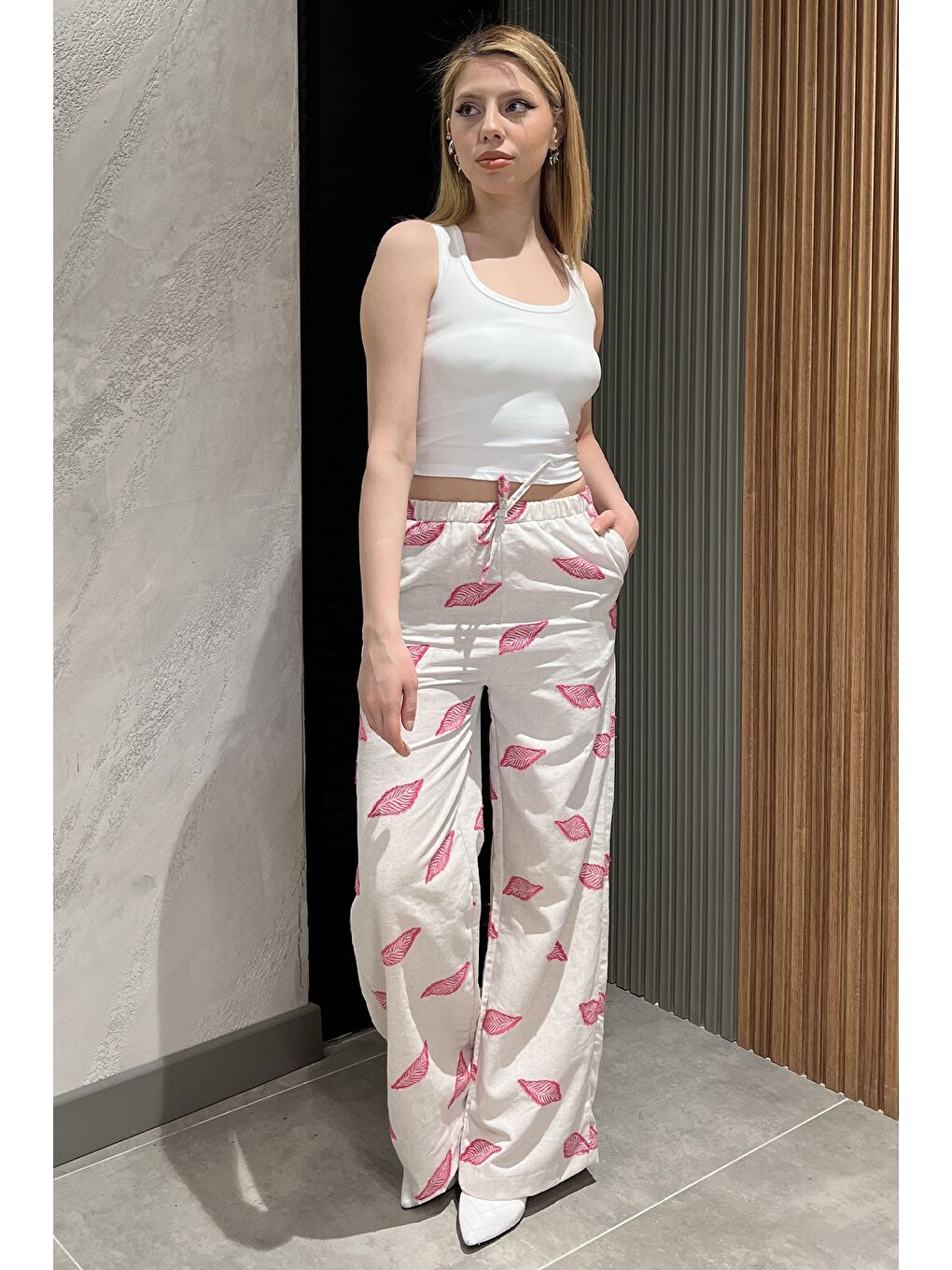 Bej Kadın Bel Lastikli Nakışlı Yüksek Bel Keten Pantolon-1