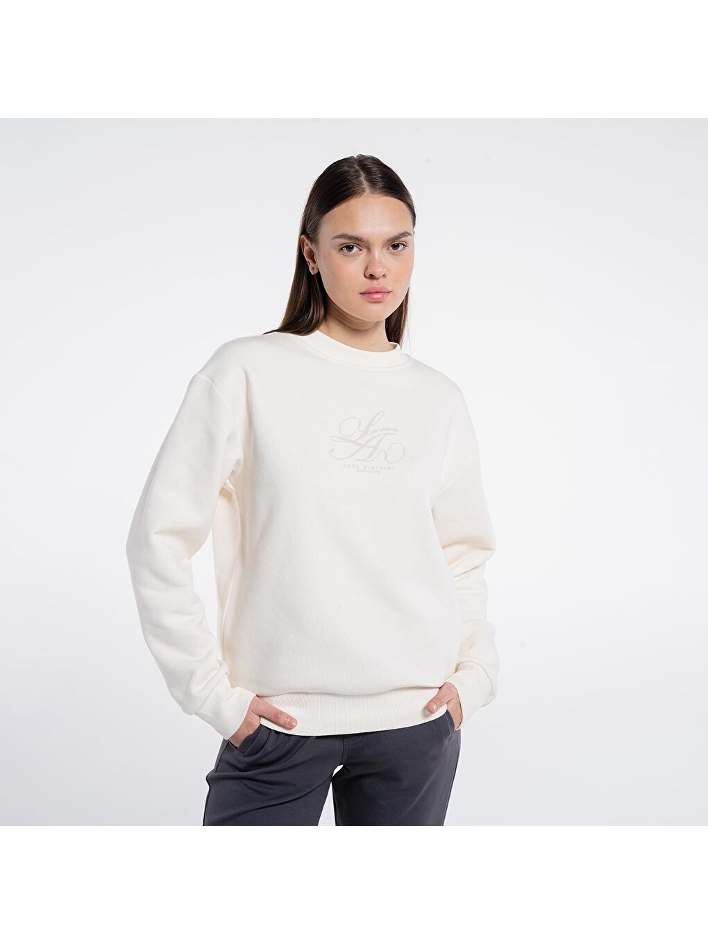 Friday Offset Beyaz Dom Kadın Ekru Bisiklet Yaka Ekstra Oversize Sweatshirt - 3 İplik