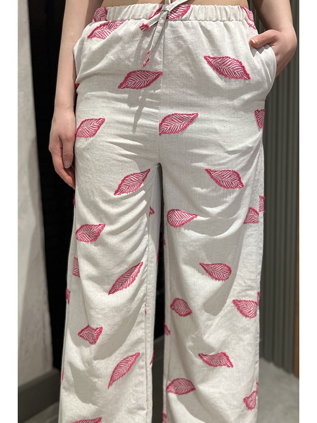 Bej Kadın Bel Lastikli Nakışlı Yüksek Bel Keten Pantolon-3