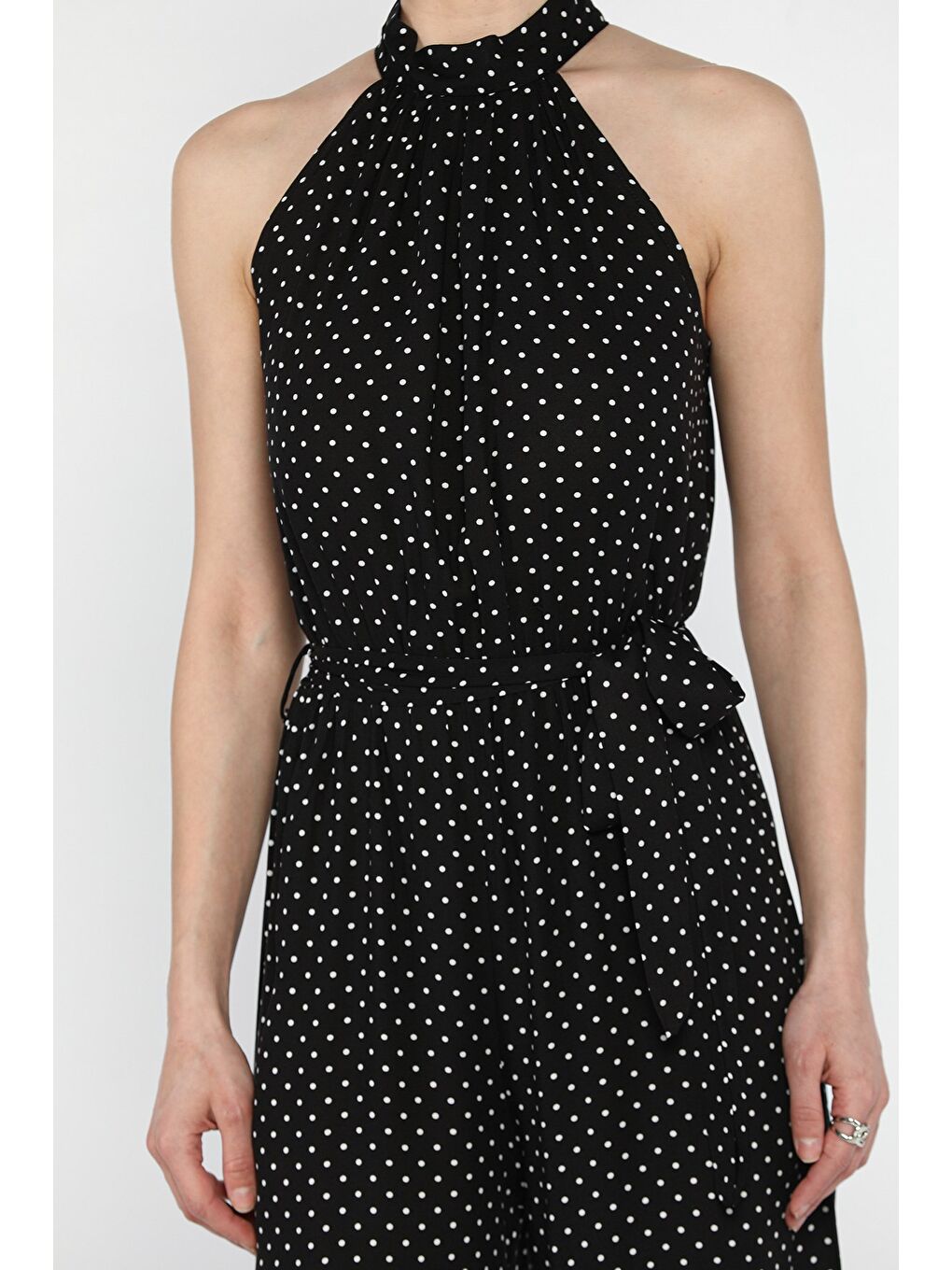 Siyah Kadın Bel Lastikli Kuşak Detaylı Puantiyeli Tulum-3