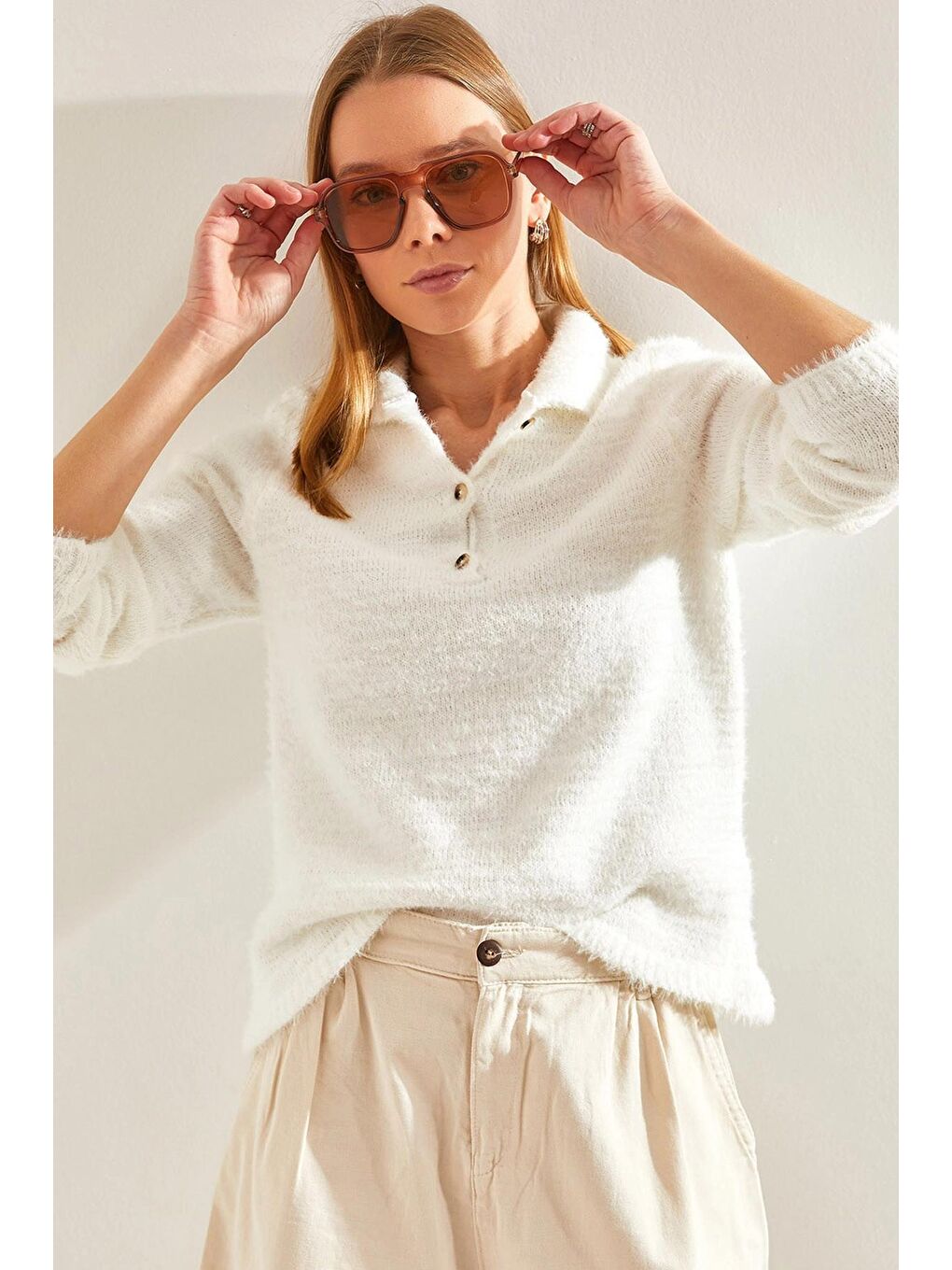 Ekru Kadın Uzun Kolu Hakim Yaka Triko Kazak