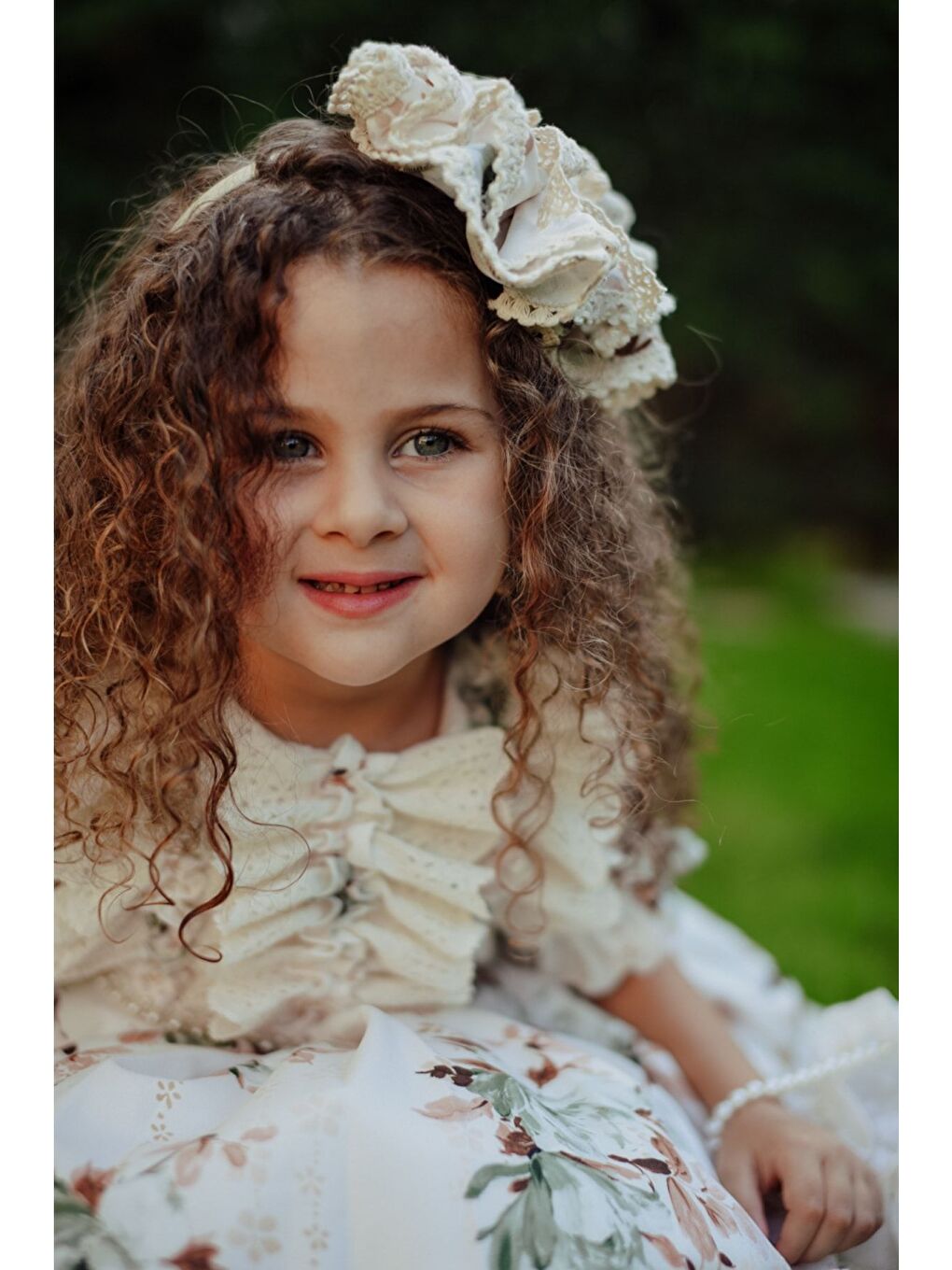 Bej Özel Tasarım Kız Çocuk Kısa Elbise, Taçlı, Çiçek Detaylı Vintage Kız Çocuk Abiye Elbise_T1622-6
