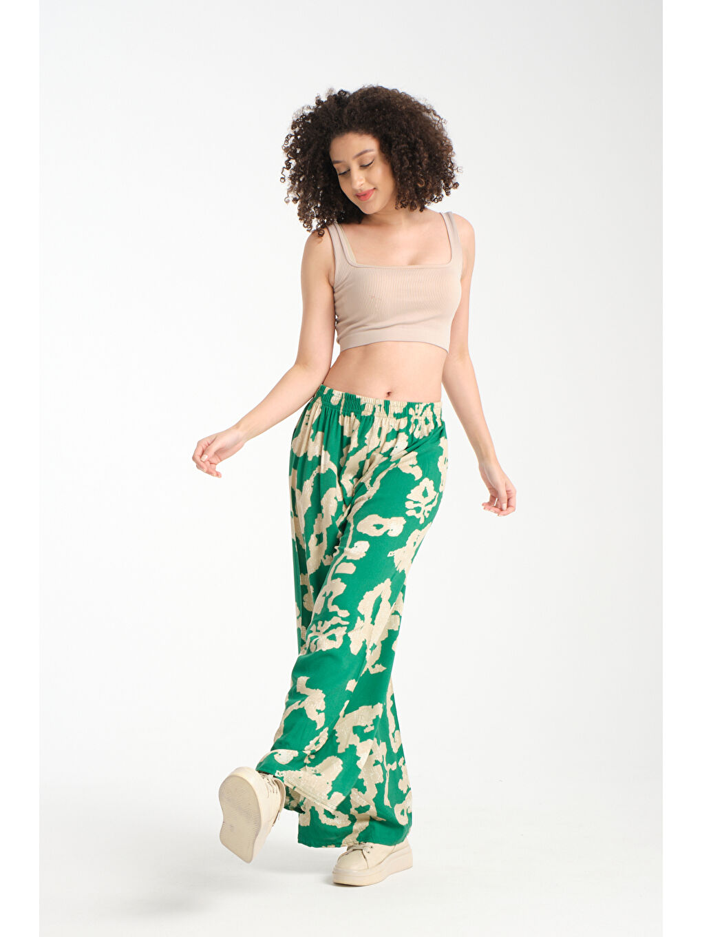 Yeşil Kadın Desenli Dökümlü Viskon Pantolon 1074-1