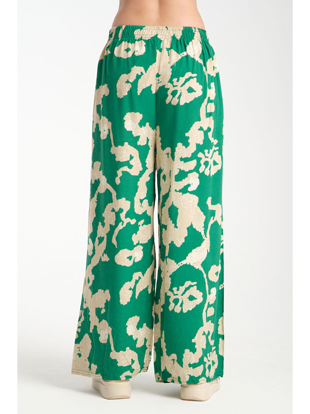 Yeşil Kadın Desenli Dökümlü Viskon Pantolon 1074-3