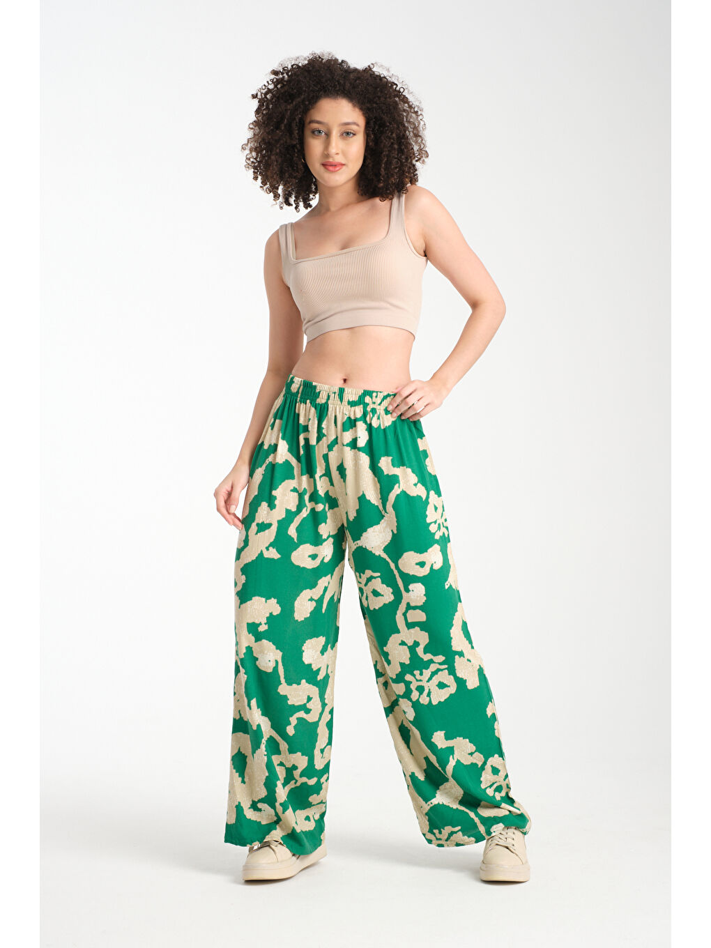 Yeşil Kadın Desenli Dökümlü Viskon Pantolon 1074-4