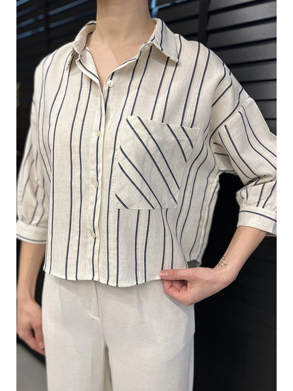Ekru Çizgili Cepli Kadın Keten Gömlek-3