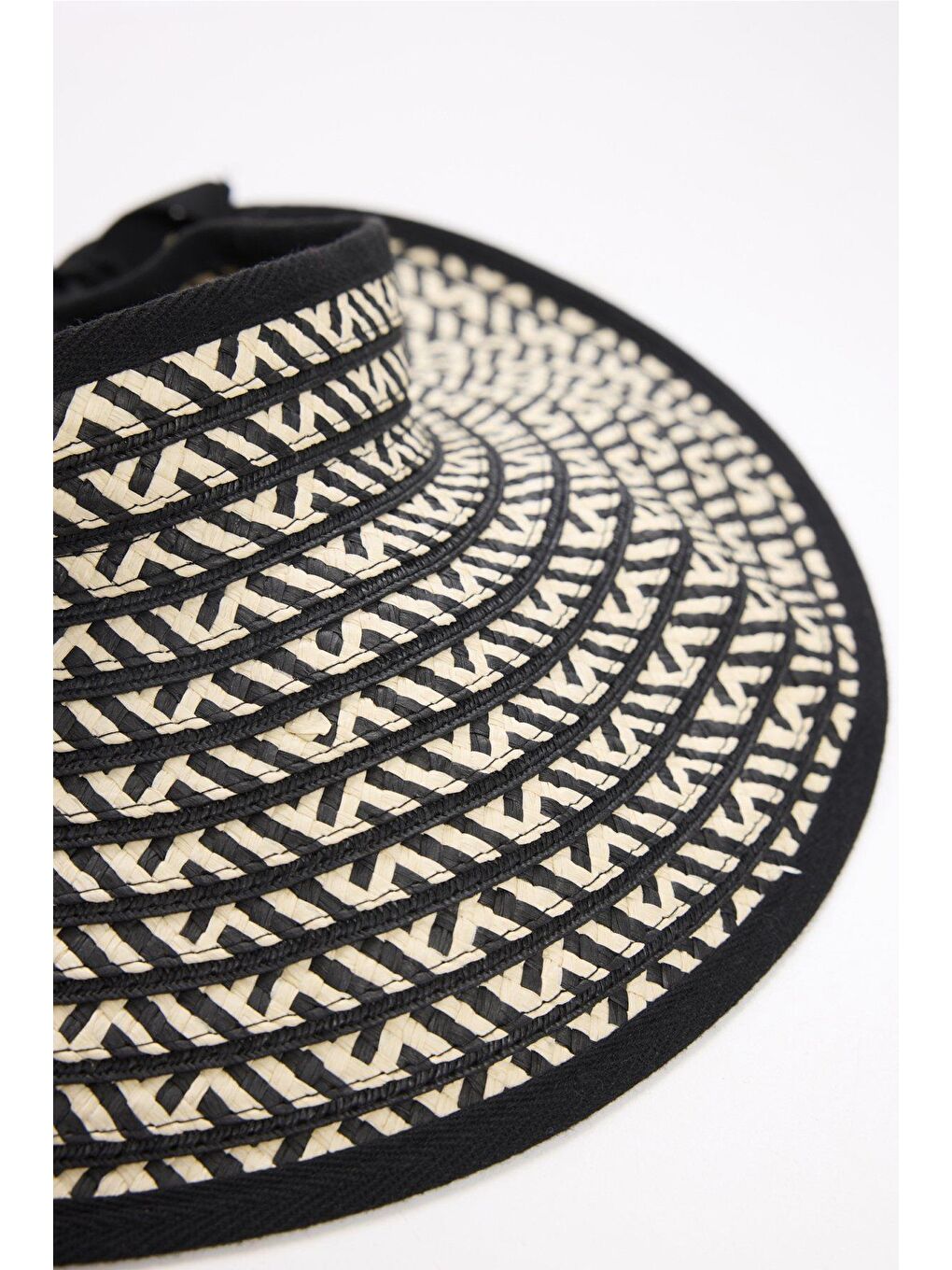 Bağlama Detaylı Katlanabilir Desenli Siyah Vizör Plaj Şapkası 90-1