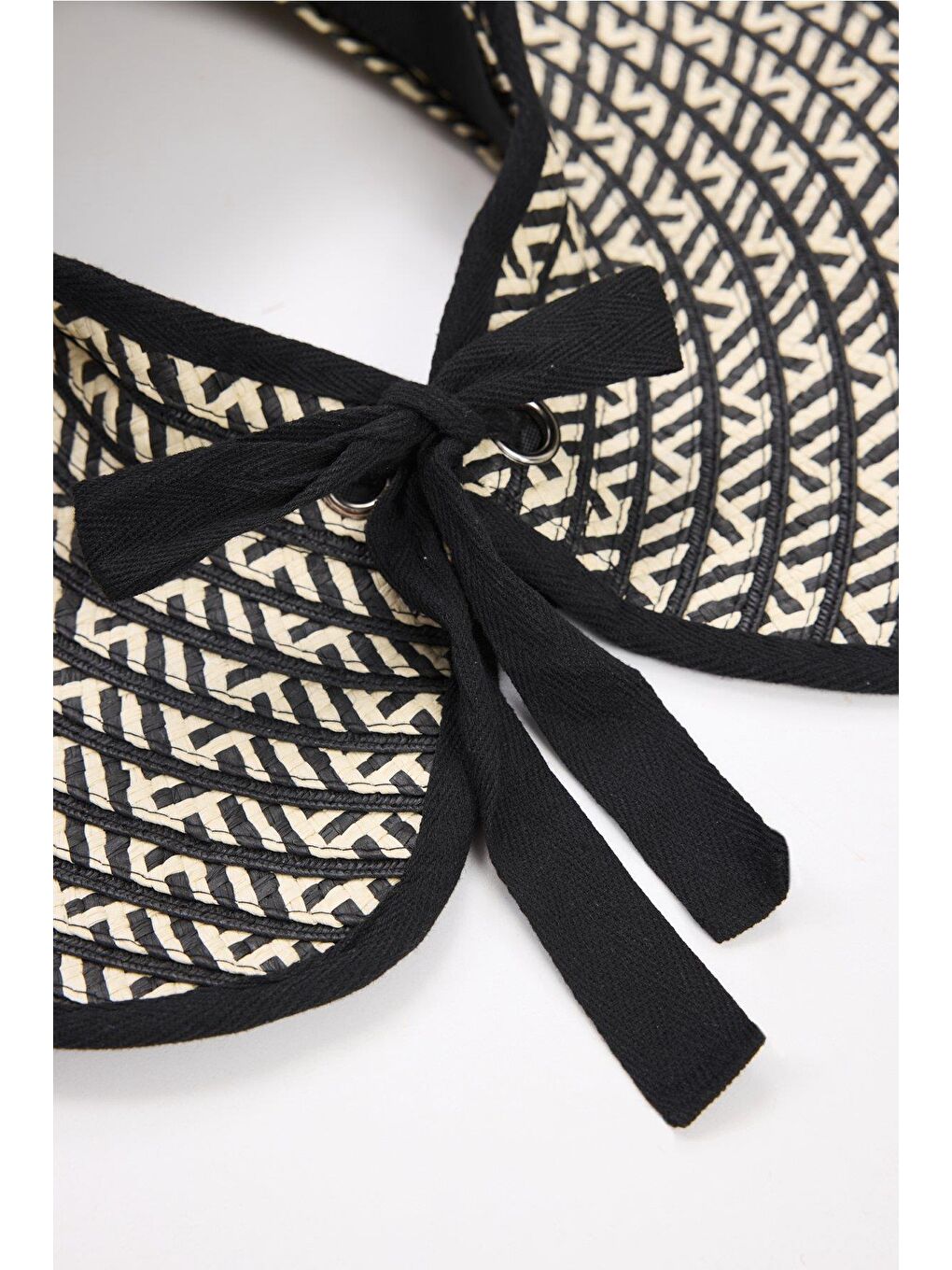 Bağlama Detaylı Katlanabilir Desenli Siyah Vizör Plaj Şapkası 90-2