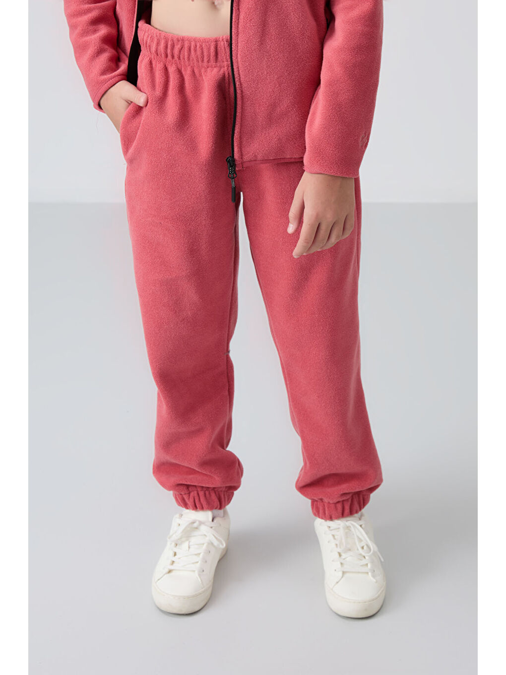 Kırmızı Yaban Gülü Kalın Yumuşak Dokulu Standart Fit Nakışlı Polar Kız Çocuk Eşofman Alt - 75155-7