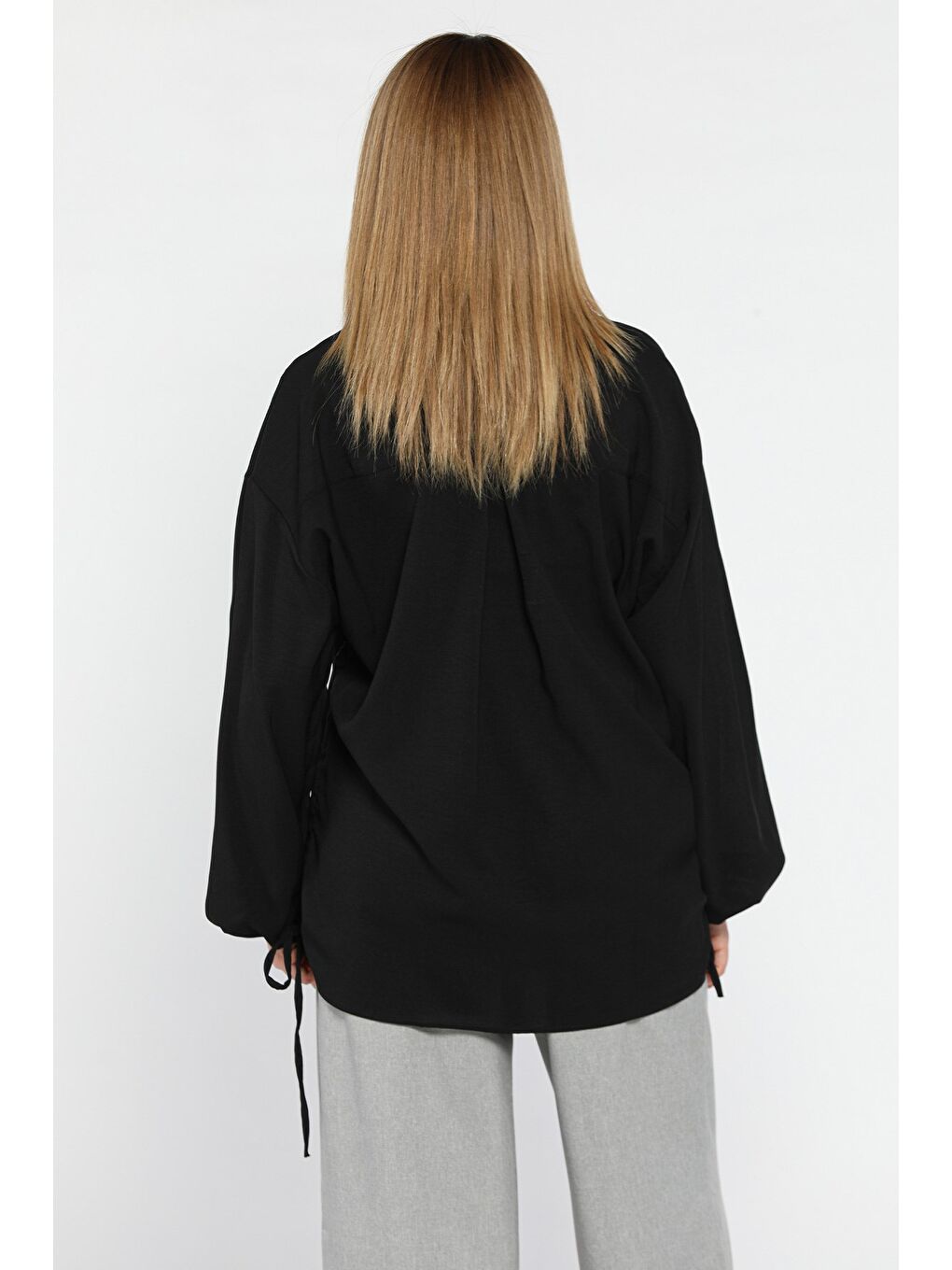 Siyah Yan Büzgülü Bağcıklı Kadın Gömlek-2