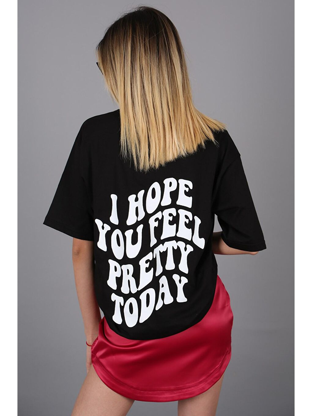 Siyah Baskılı Oversize Yuvarlak Yaka Kadın Tişört