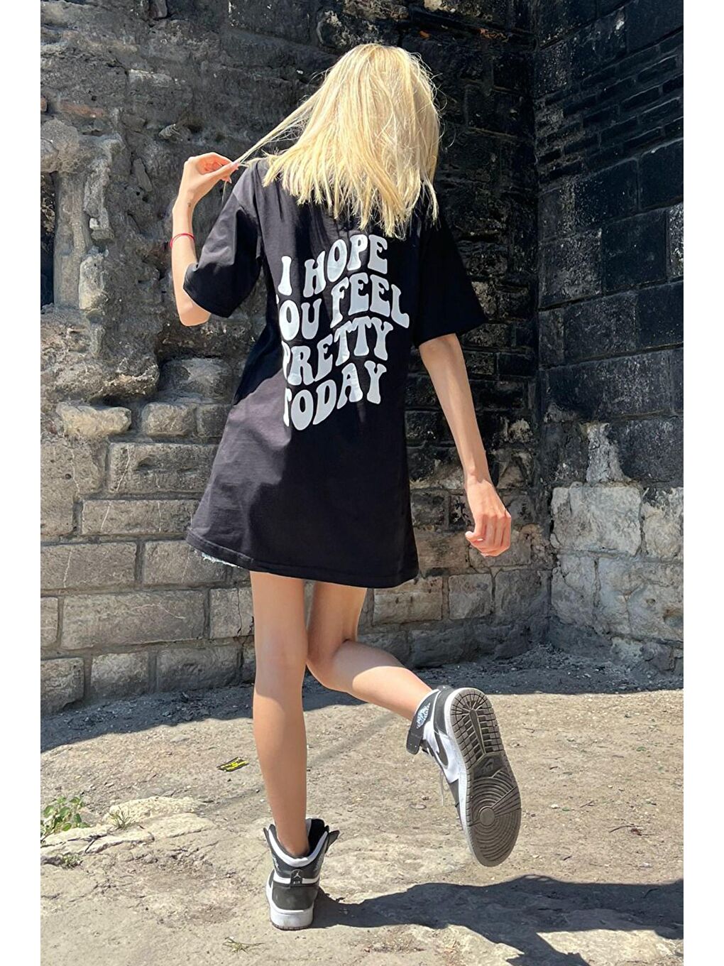 Siyah Baskılı Oversize Yuvarlak Yaka Kadın Tişört-2