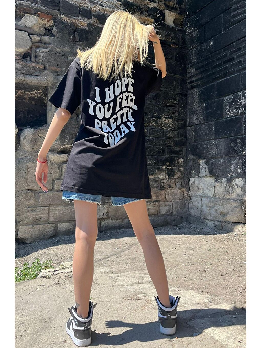 Siyah Baskılı Oversize Yuvarlak Yaka Kadın Tişört-3