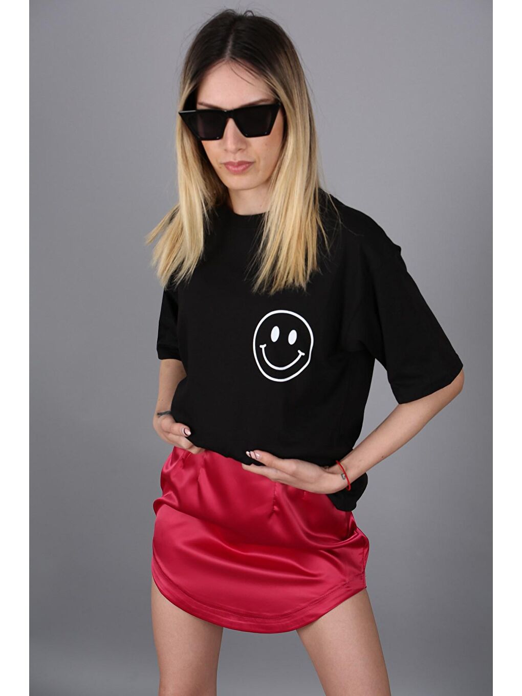 Siyah Baskılı Oversize Yuvarlak Yaka Kadın Tişört-4