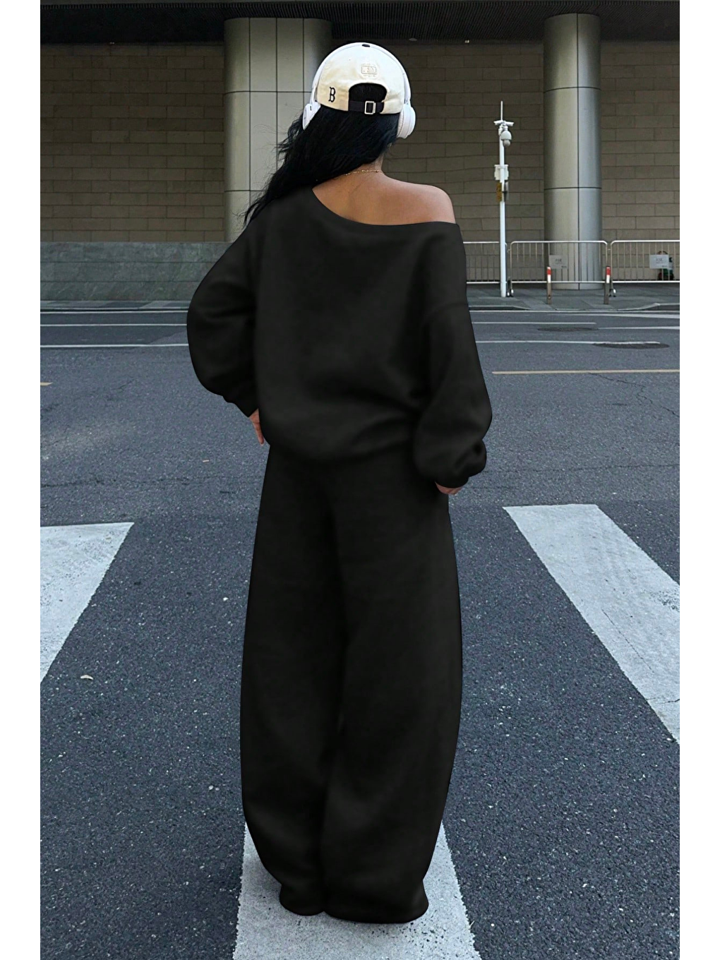 Kadın Siyah Düşük Omuz Yumuşak Basic Sweat Eşofman Takımı-1