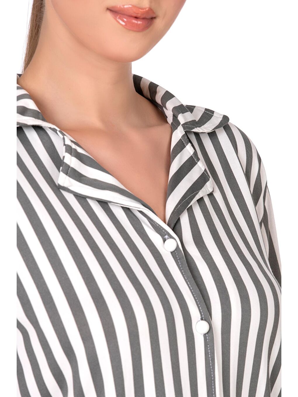 Gri Çizgili Lizbon Kumaş İçi Şardonlu Önden Düğmeli Kadın Pijama Takımı-1